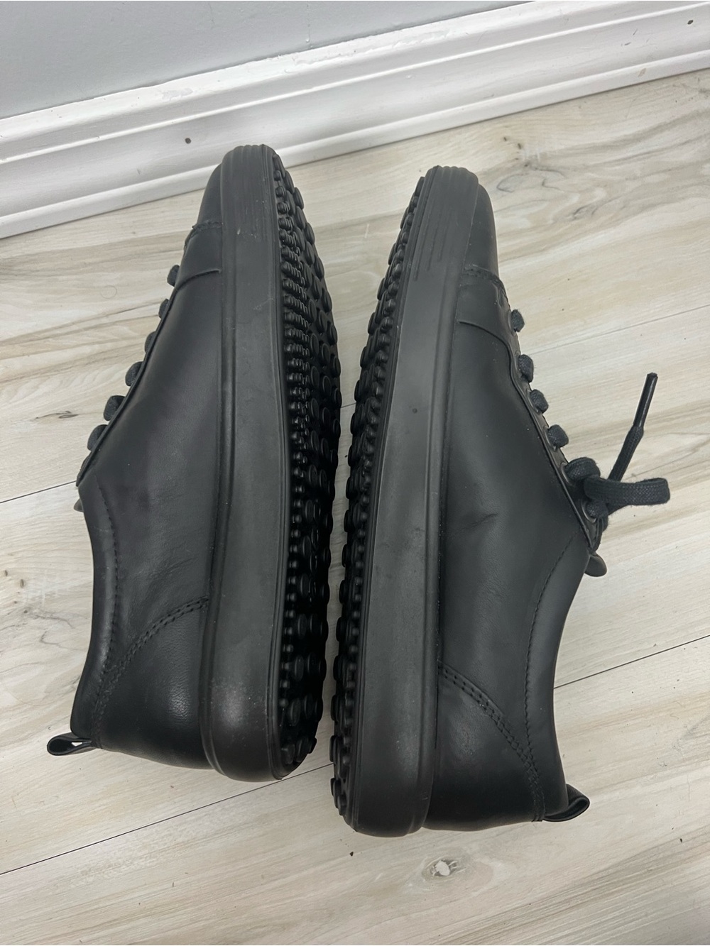 Ecco Goretex Waterproof Black Sneakers - Picture 6 of 8